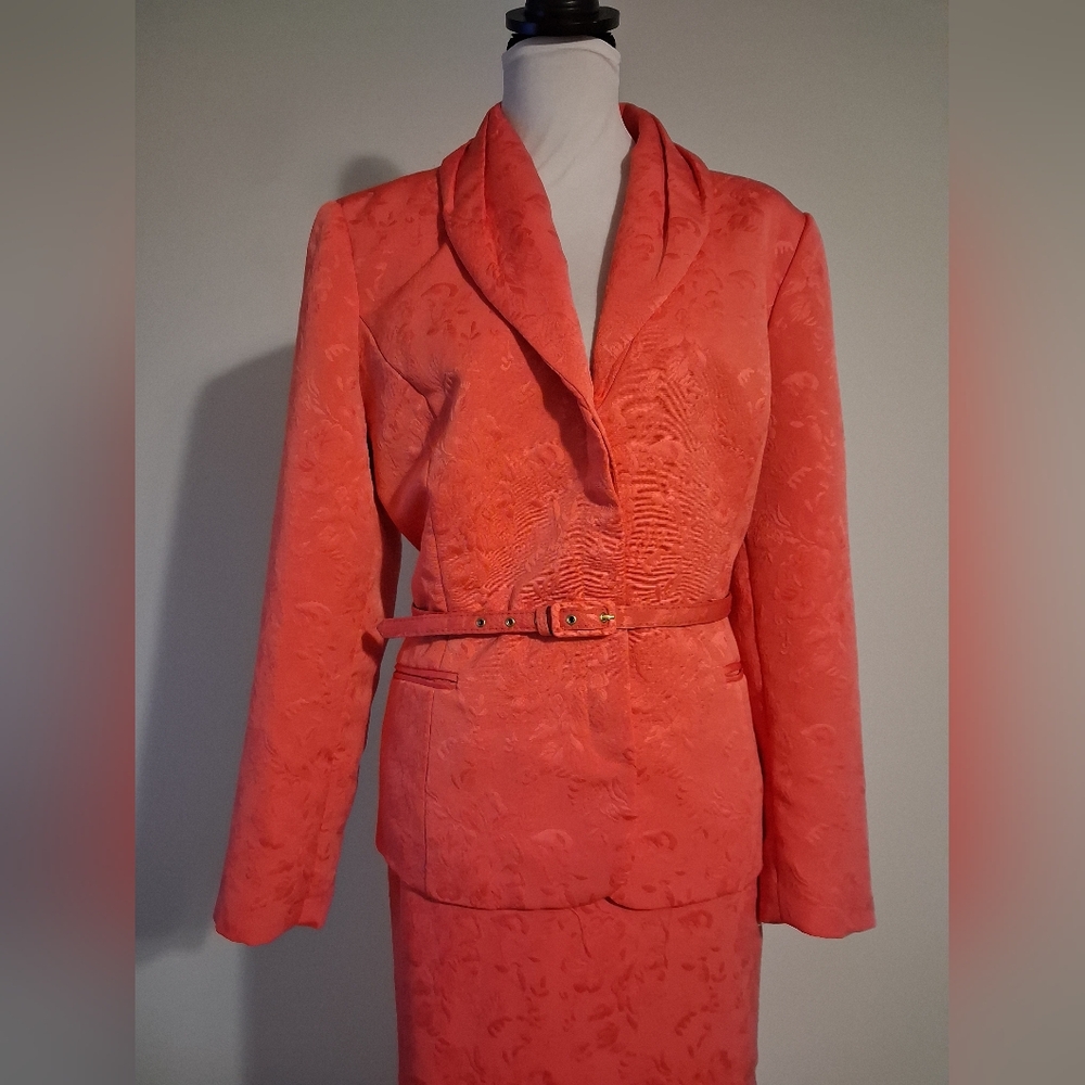 Coral Textured Two-Piece Skirt Suit with Belt Size 18 - Picture 11 of 11